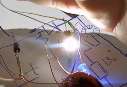 Как сделать электронику садового фонаря на солнечной батарее (2016) WebRip