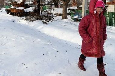 На КПВВ "Станица Луганская" женщина бросила свою малолетнюю дочь