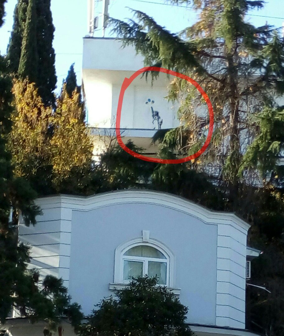 На ЮБК кто-то продолжает рисовать "статуи свободы" [фото]