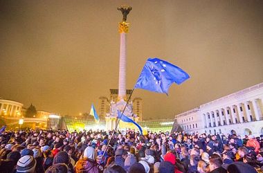 Как политики и чиновники поздравили украинцев с годовщиной Майдана