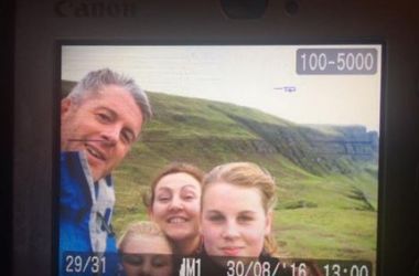 Необычная пропажа: соцсети ищут семью, потерявшую камеру в Шотландии