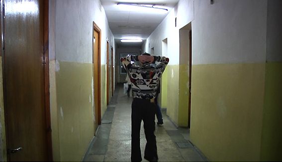 В центре Днепра переселенец изнасиловал девушку, угрожая ей вилкой (фото)