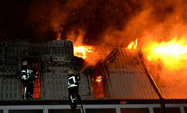 В Одессе во время пожара в новостройке сгорело 10 квартир: фото