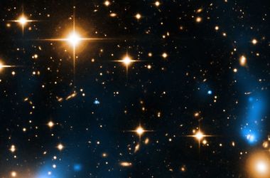 "Хаббл" показал астрономам множество карликовых галактик
