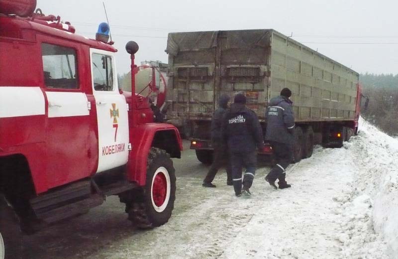 Вісті з Полтави - За добу на автошляхах Полтавщини рятувальники надали допомогу 25 громадянам