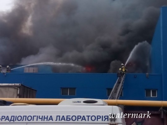 В Киеве горят склады стройматериалов: что знаменито на этот момент(фото, видео)